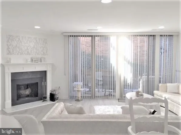 720 15th St S APT A, Arlington, VA 22202