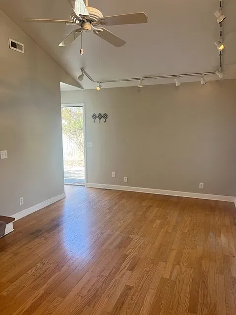 1 bed, 1.0 bath, 800 sqft, $1,195 — Photo 2