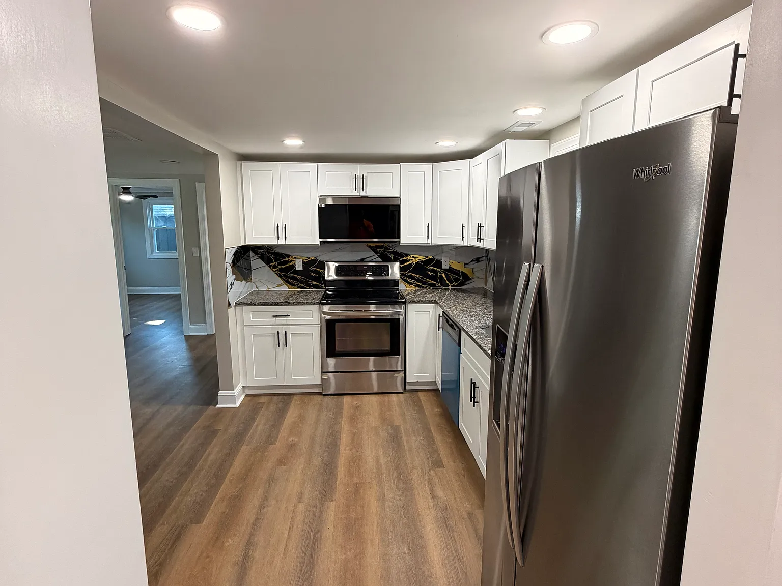 3 bed, 1.5 bath, 1036 sqft, $1,650 — Photo 3