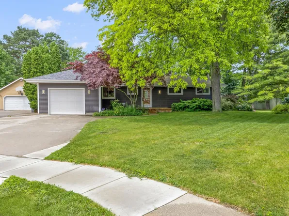 124 Coventry Ct, Midland, MI 48642