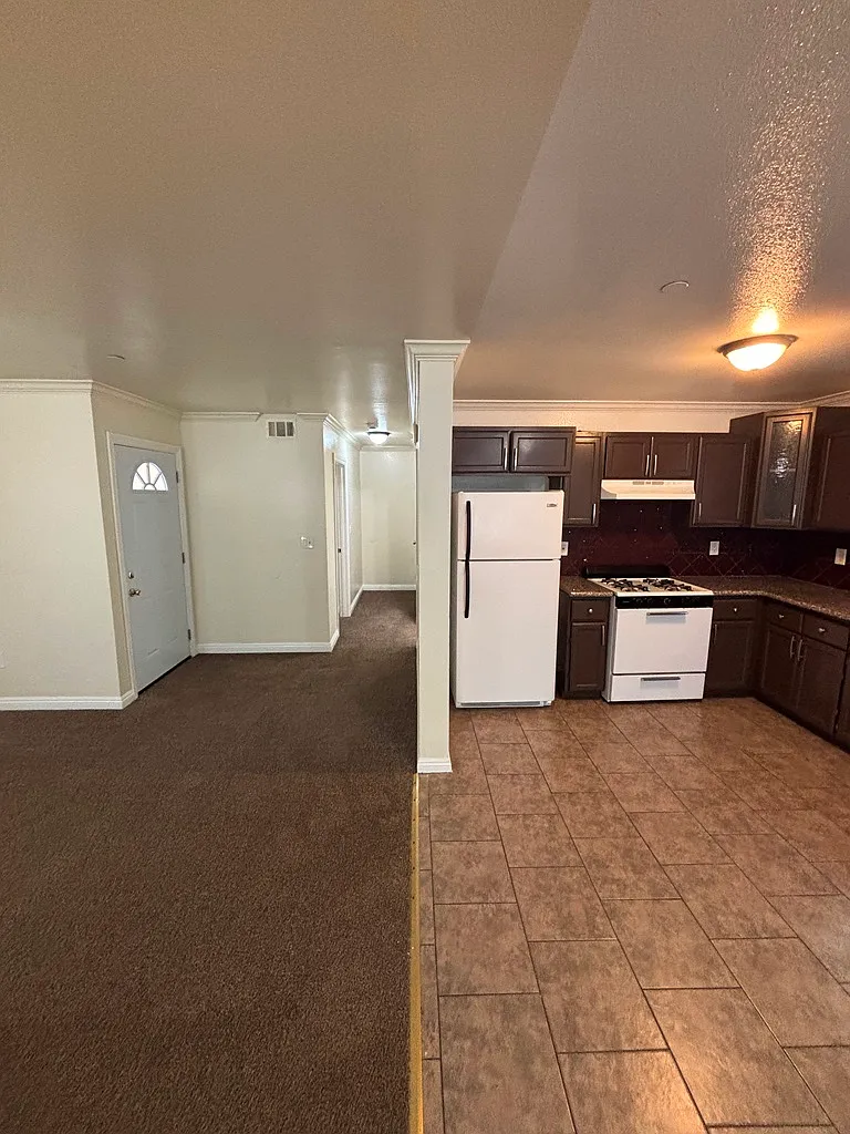 5 bed, 1486 sqft, $3,750 — Photo 4