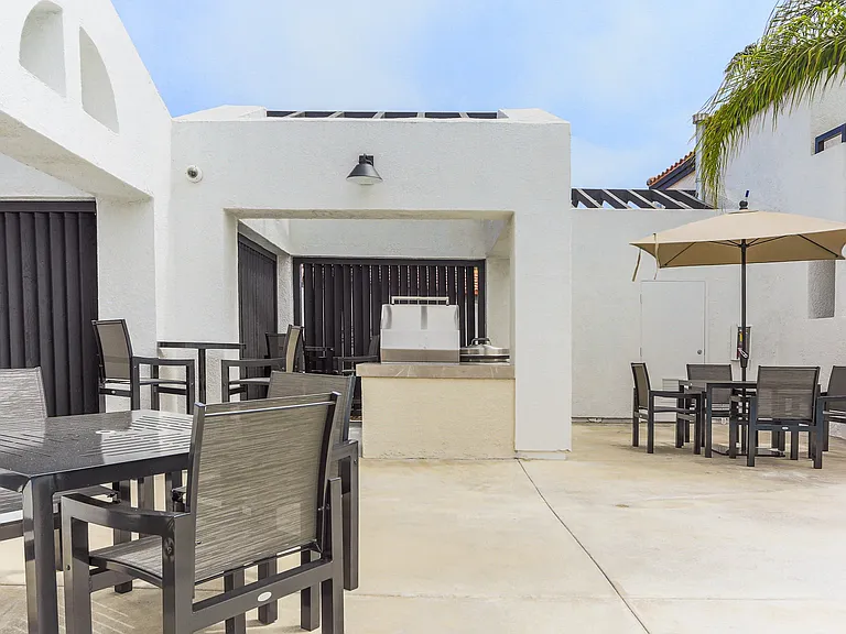Newport Palms Apartments — Photo 21