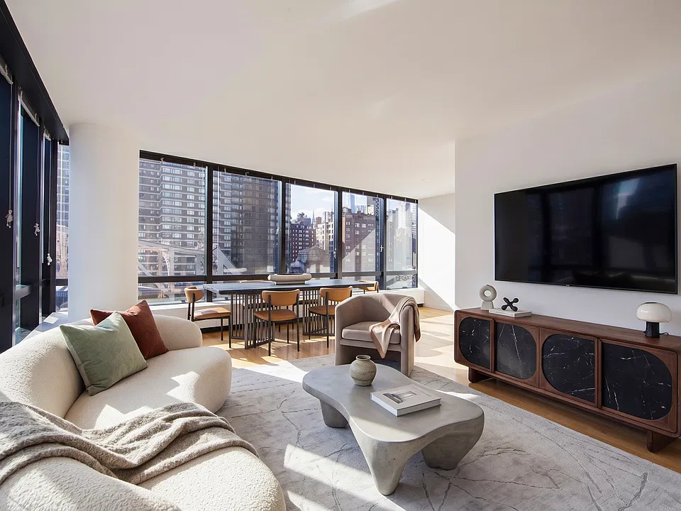 420 E 61st St #3E