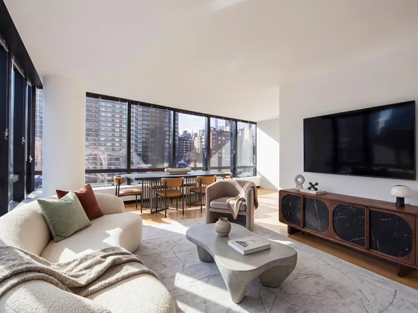 420 East 61st Street image 1 of 18