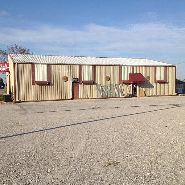 1st image of 606 N Main