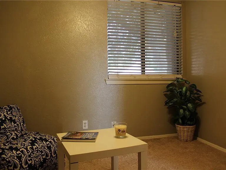 1702 Goodson Ln — Photo 15