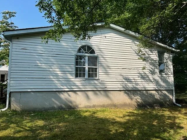 1907 Cardens Ln — Photo 18
