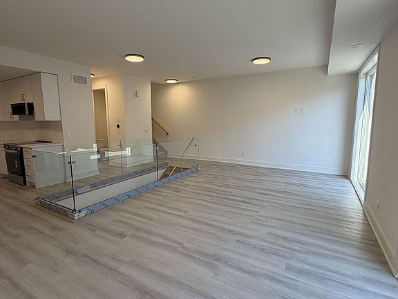 5th image of 252 Ellis Ave