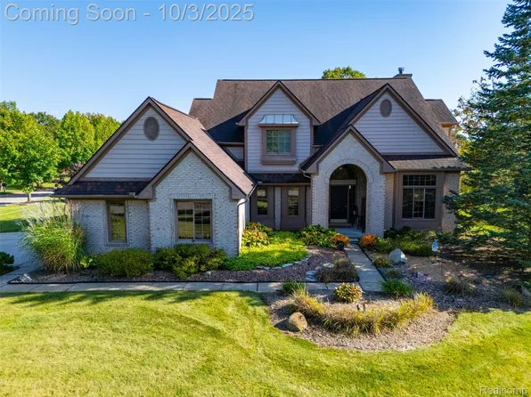 25230 Woodworth Dr, Novi, MI 48374
