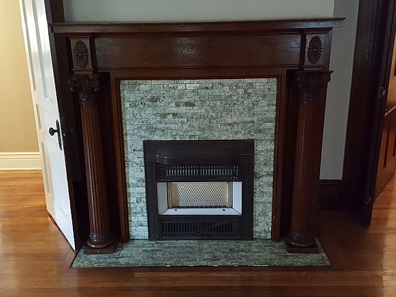2nd image of 202 Anderson Pl APT 1