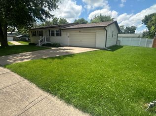 4080 Boston Dr, Bettendorf, IA 52722