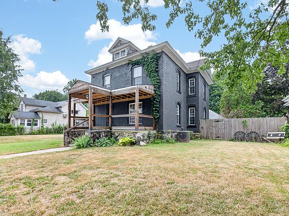 3rd image of 66 Magnolia Ave