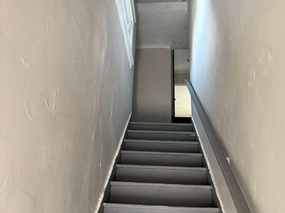 2nd image of 122 W 27th St
