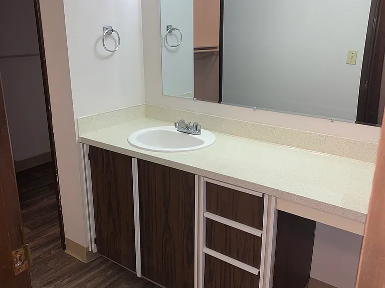 Hidden Lake Apartments — Photo 27
