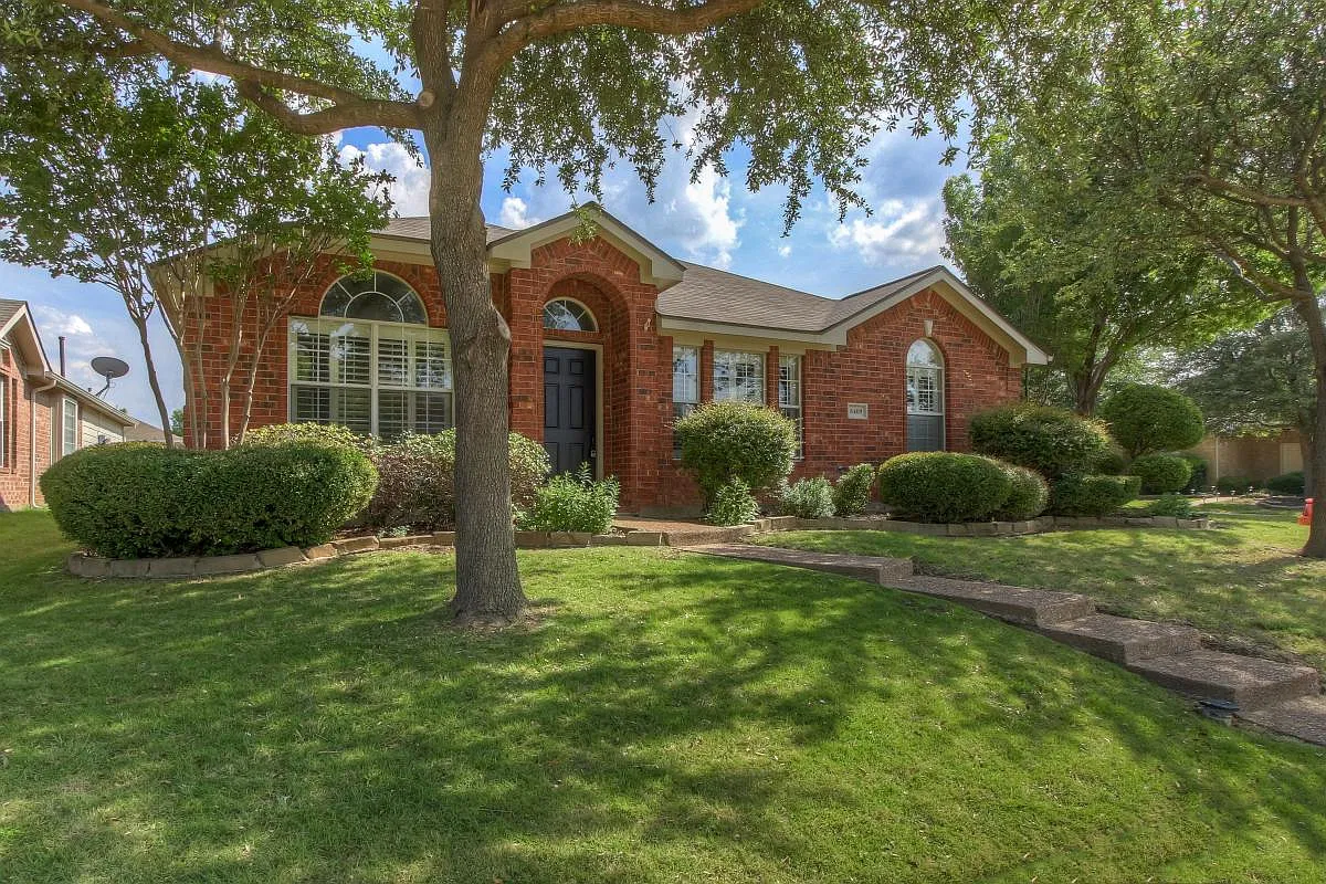 3 bed, 1994 sqft, $2,350 — Photo 1