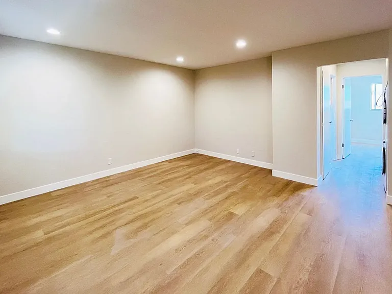 2422 McKinley Ave #F — Photo 5