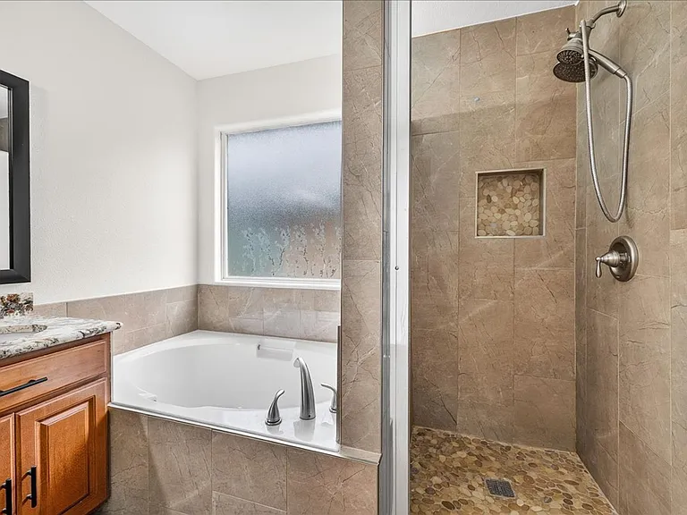 3810 Los Arroyos — Photo 22