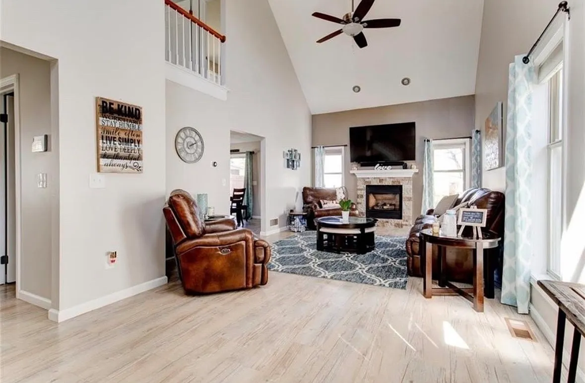 150 Brannon Ln — Photo 4
