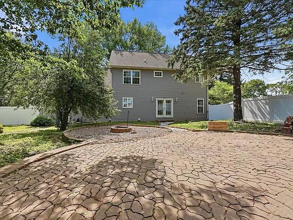 4th image of 2202 Bloomingdale Rd