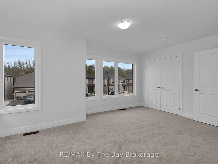 48 Del Ray Cres — Photo 12
