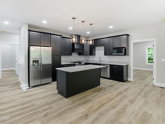 5th image of 172 Hawes Cir