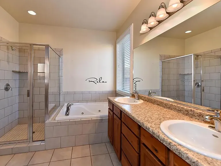 355 E Munich Dr — Photo 8