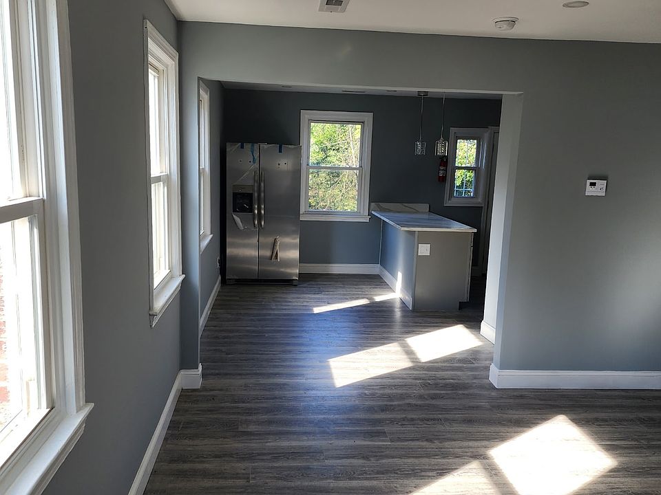 2nd image of 467 Burbank St SE