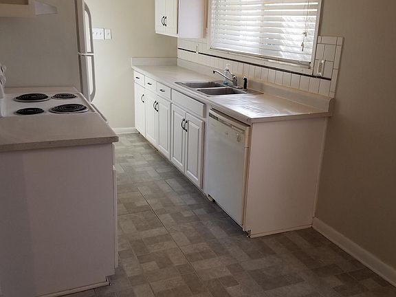 3rd image of 2704 Oakley Ave