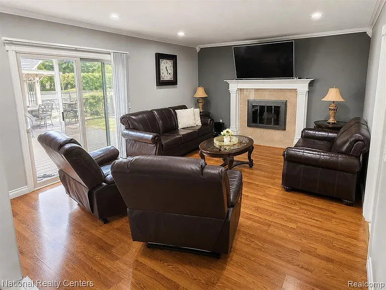 3621 Bates Dr — Photo 9