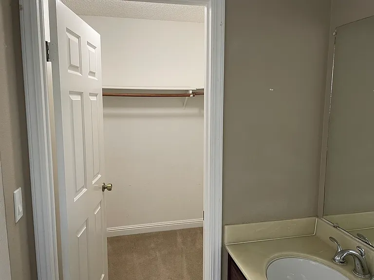 32726 Empire St — Photo 10