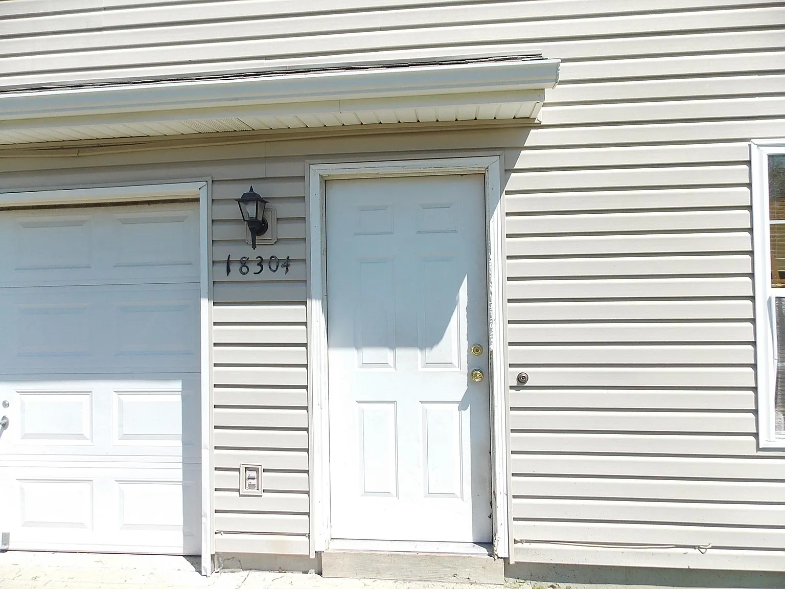 3 bed, 1.5 bath, 1400 sqft, $1,350 — Photo 1