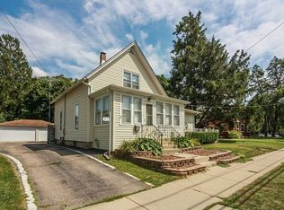 813 Preston Ave, Elgin, IL 60120