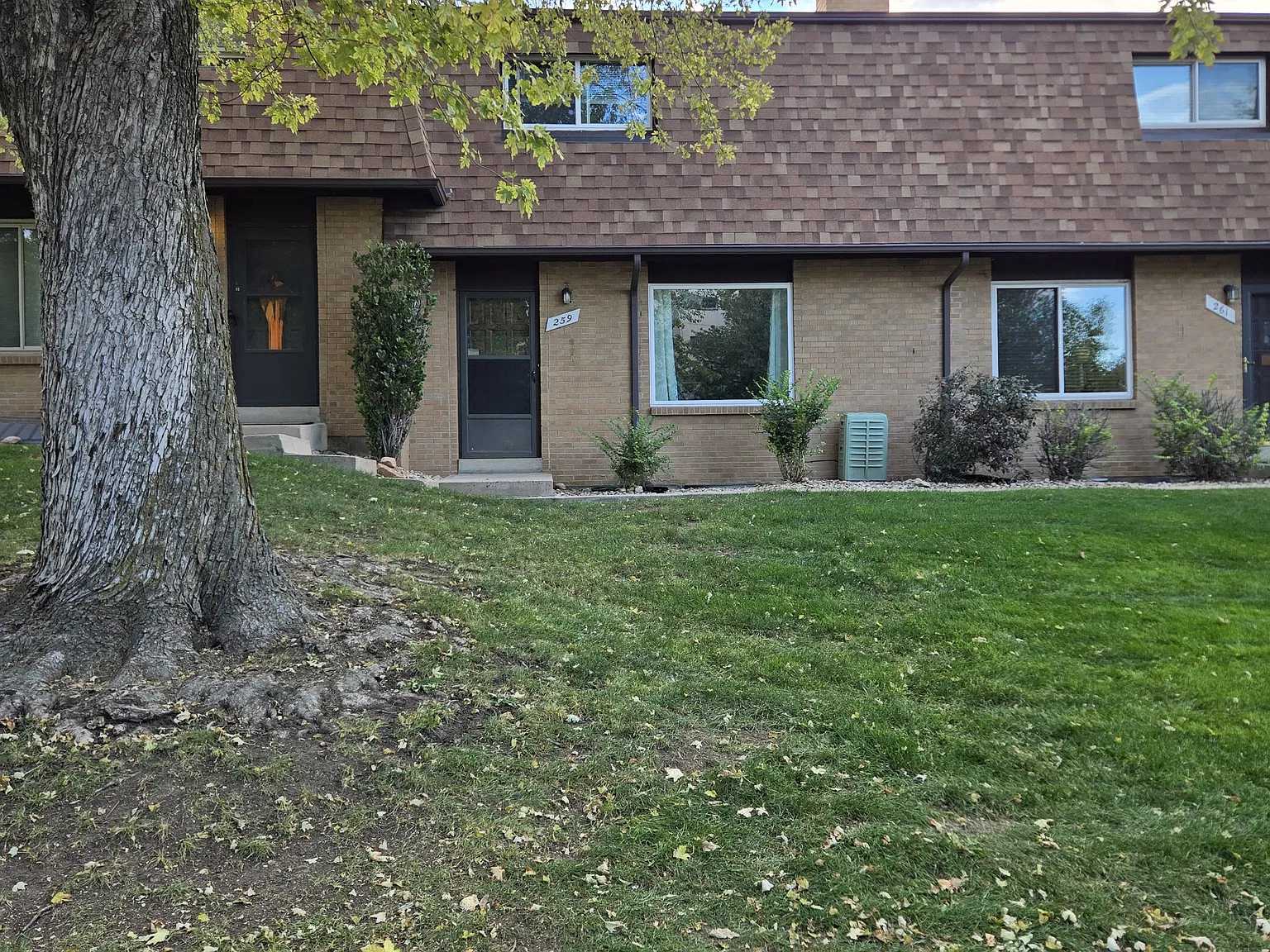 3 bed, 2.5 bath, 1980 sqft, $3,100 — Photo 2