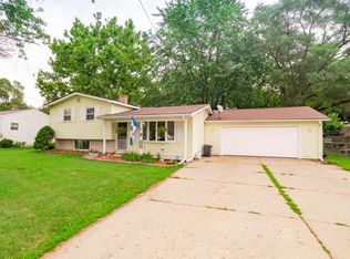 5152 Blossom Dr, Flushing, MI 48433