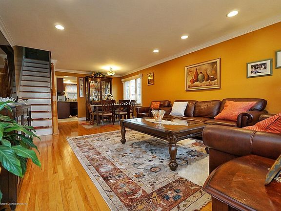 2nd image of 125 Dongan Hills Ave