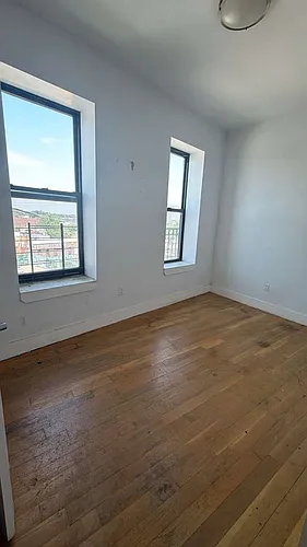1158 Jackson Ave Photo 1