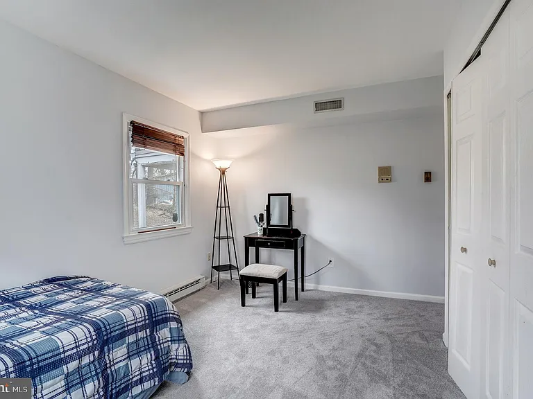206 Summers Ct — Photo 12