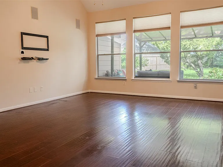 8531 Regalbrook Dr — Photo 6