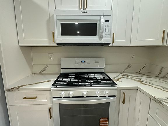 3rd image of 892 Bennington St