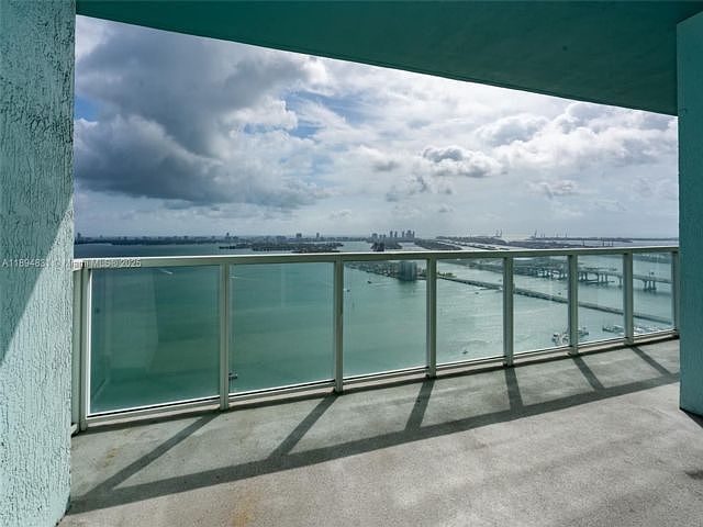 1st image of 1900 N Bayshore Dr APT 3501