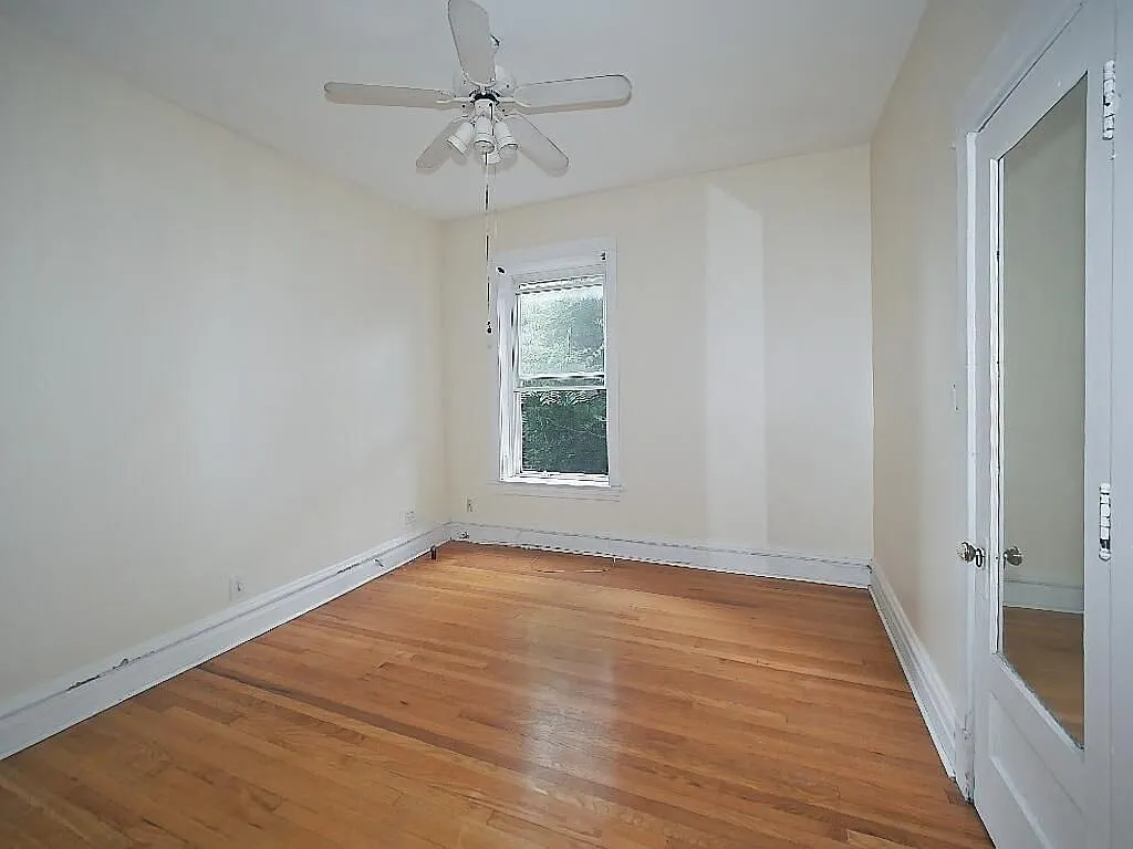 3 bed, 1.0 bath, 2000 sqft, $2,495 — Photo 4