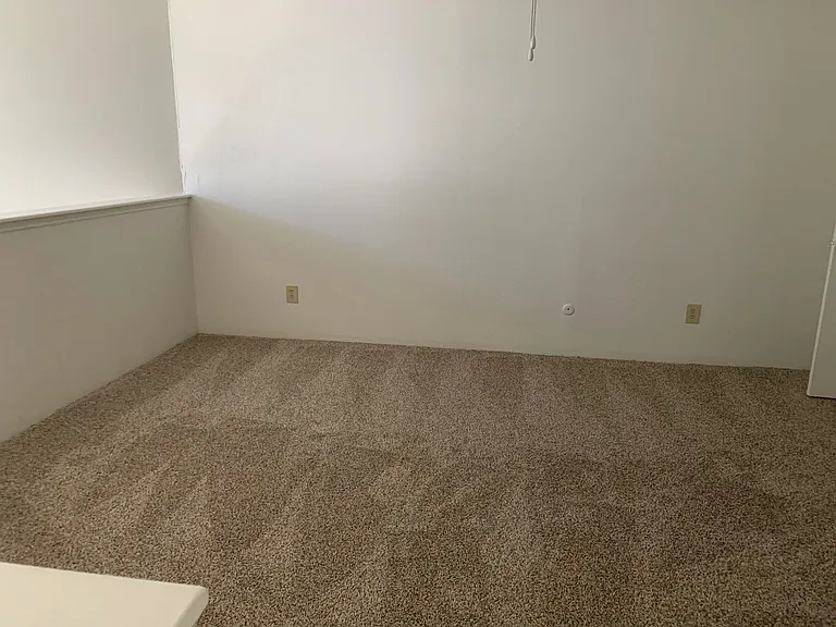 Emerald Cove Apartments — Photo 42
