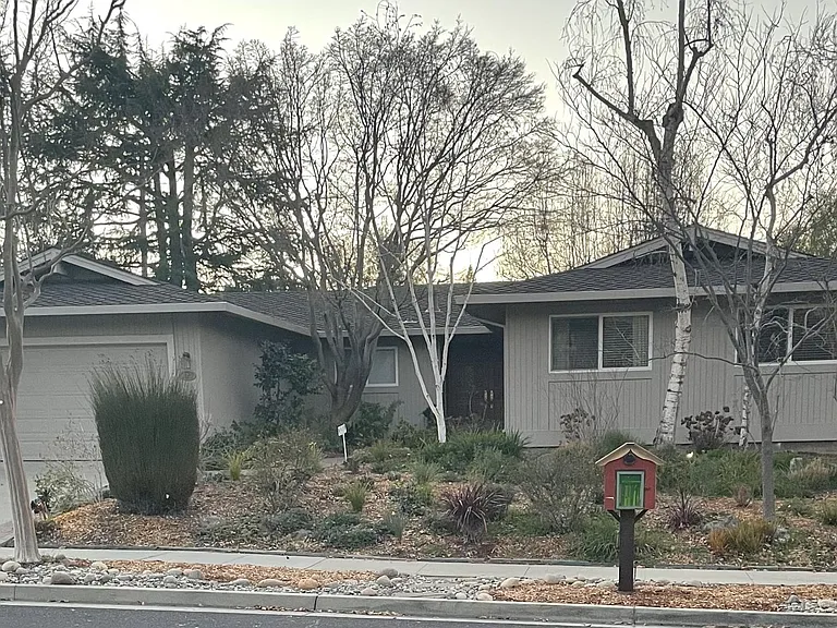 125 Lansberry Ct — Photo 1