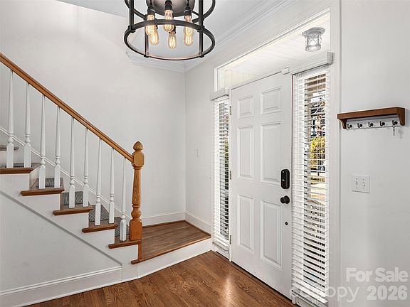 4th image of 906 Woodvine Rd