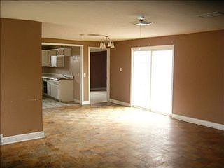 3rd image of 630 W Lusher Ave