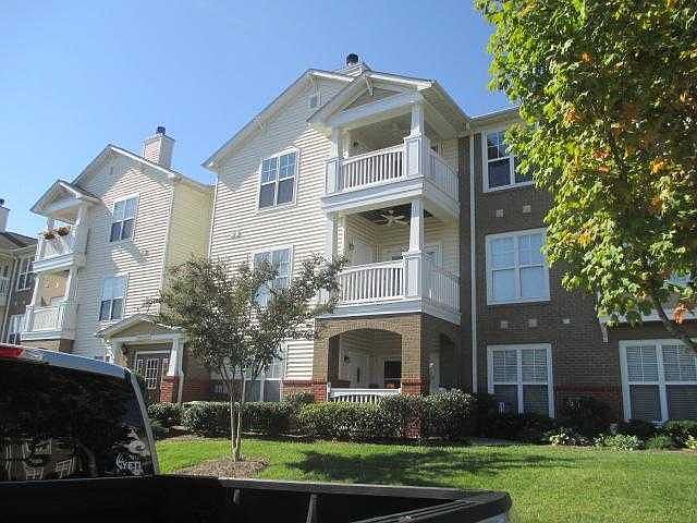 3 rd story condo with deck