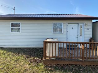 186 10th St, Rainelle, WV 25962