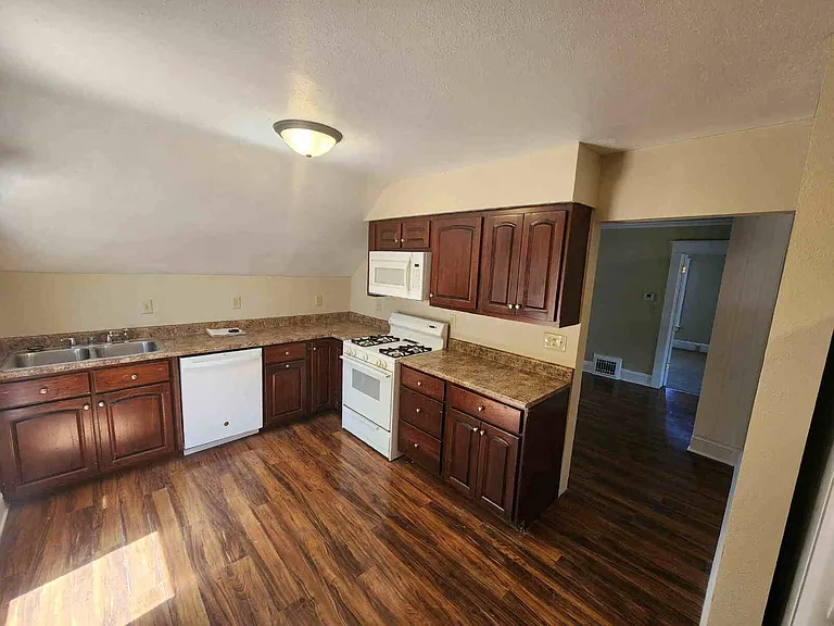 143 Brockway Ave #UPPER — Photo 4