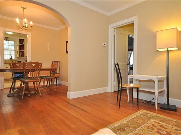 5th image of 815 W Knox St