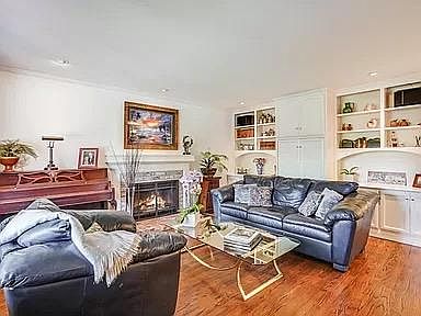 4th image of 2710 Brittan Ave